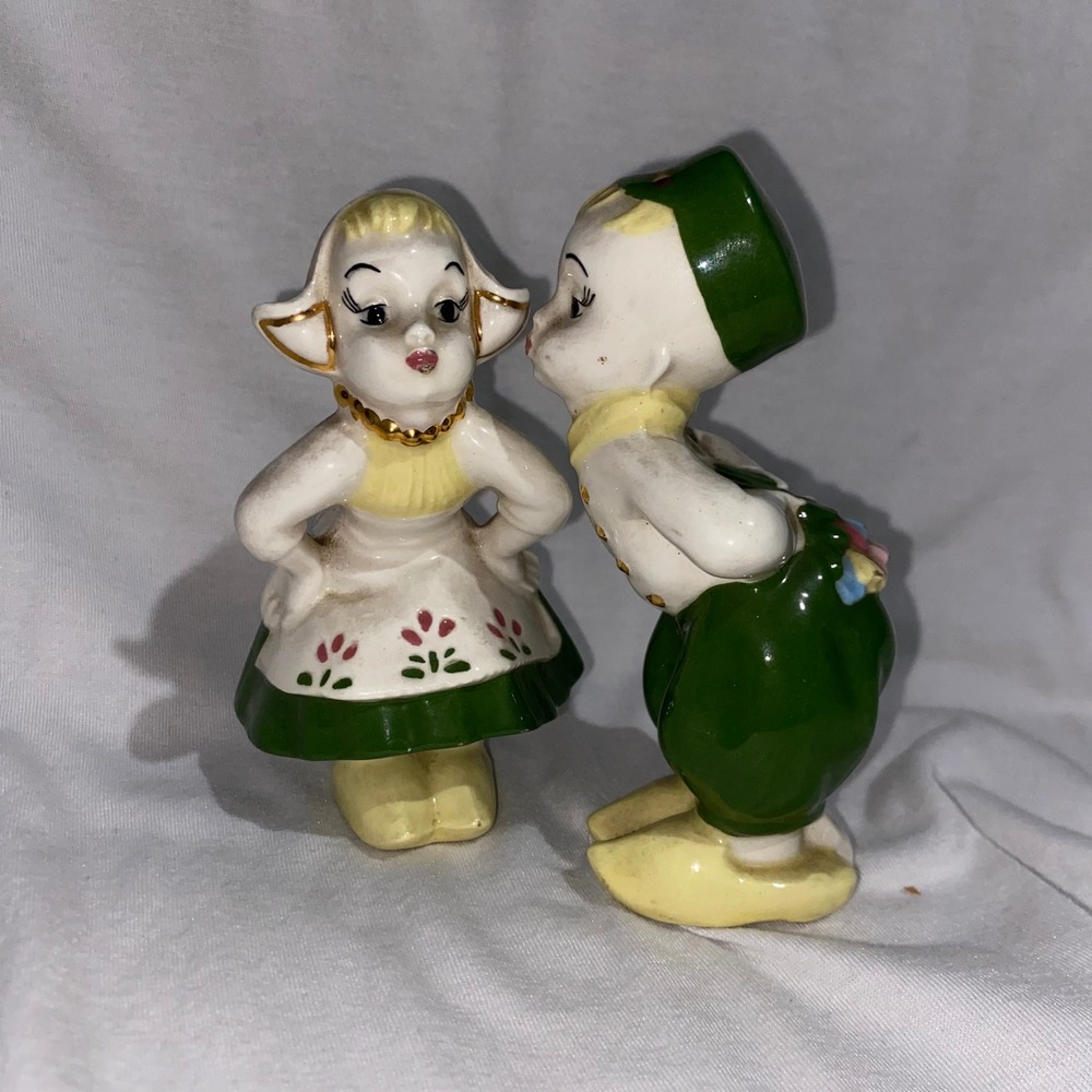 Vintage Bumstead Hand Painted Dutch Kissing Boy and Girl Ceramic Figurines Set